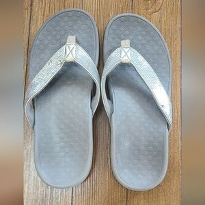 Vionic grey and siler sequin flip flops